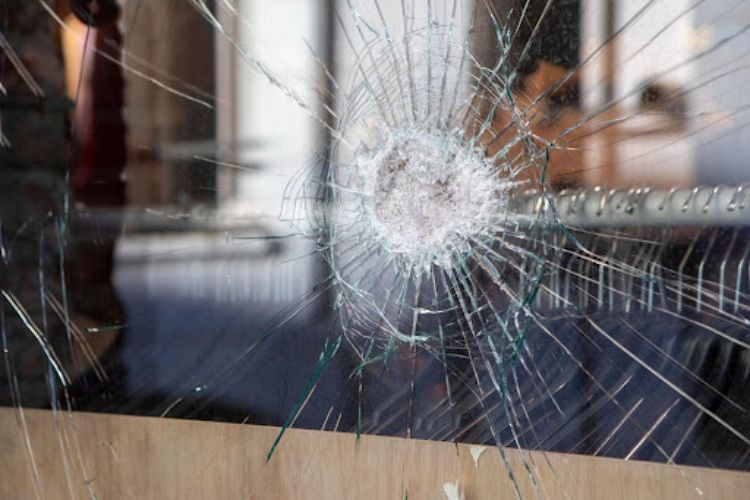 How to Repair Cracked or Broken Window Glass