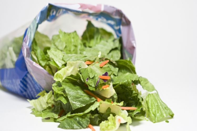 How to Safely Handle Packaged Salads to Reduce Listeriosis Risk