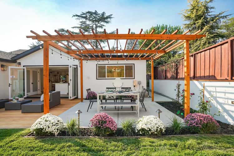 Making Your Yard Awesome with Pergola Ideas